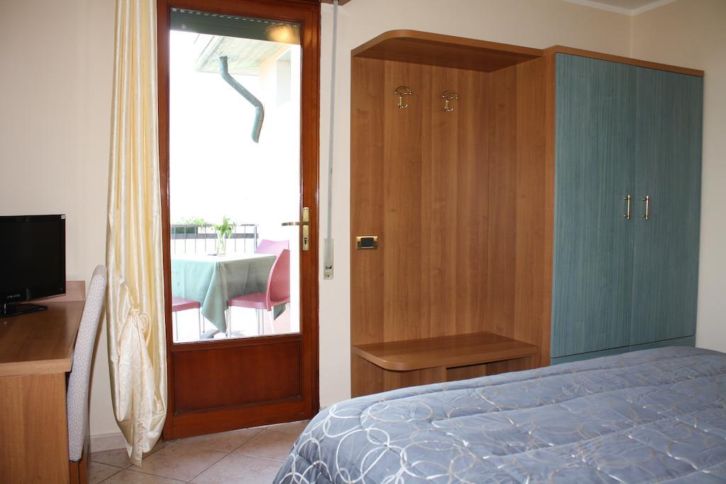Albergo Ristorante Punta Dell'Est Clusane Quarto foto